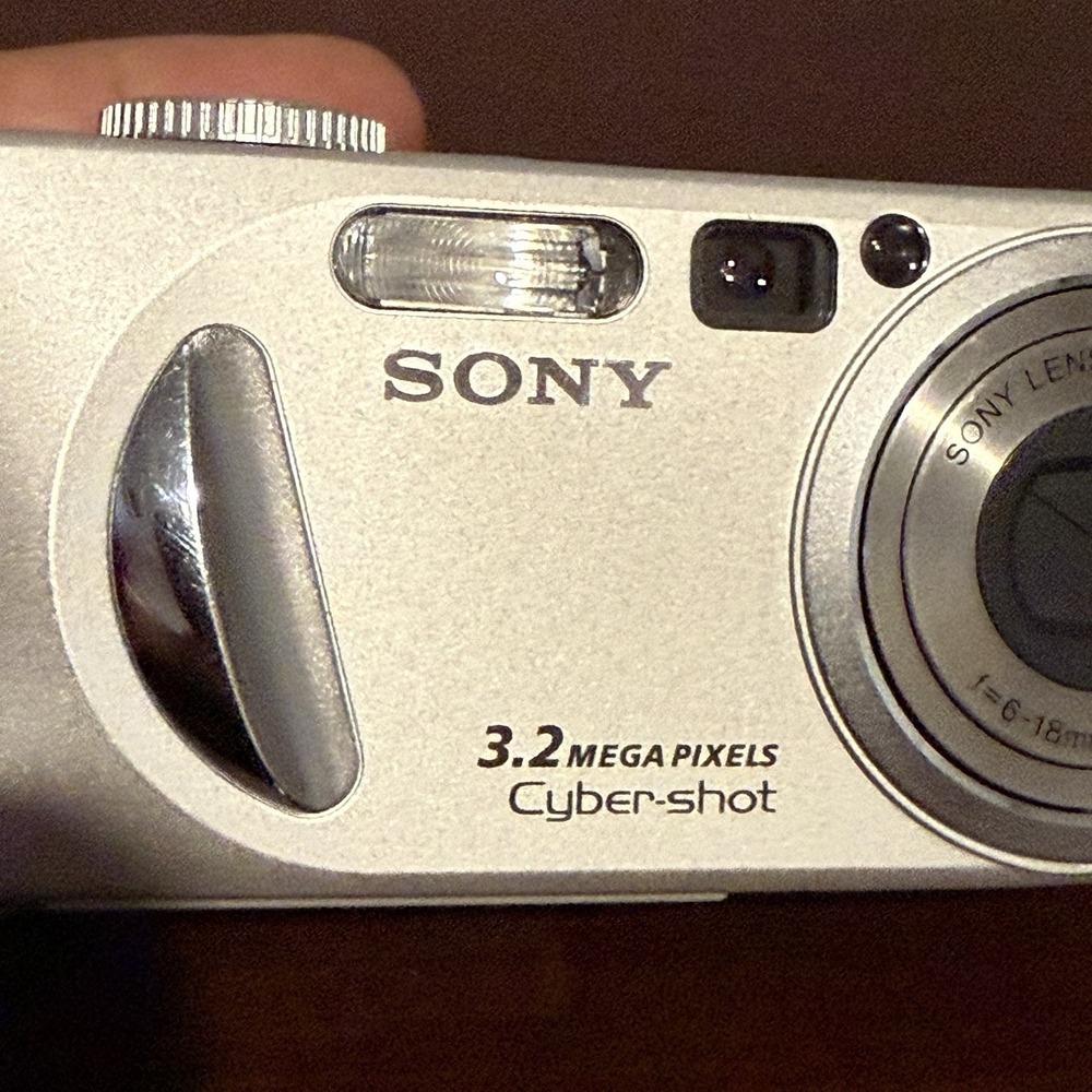 Sony Cyber-shot DSC-P8 3.2MP Digital Camera - Silver 3X OZ Not Working - Picture 2 of 16